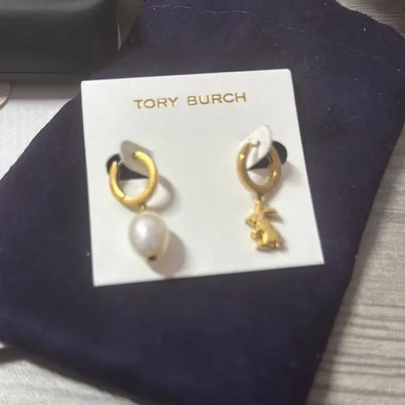 Tory Burch Pave Rabbit & Cultured Freshwater Pearl Mismatch Hoop Earring - Picture 2 of 3